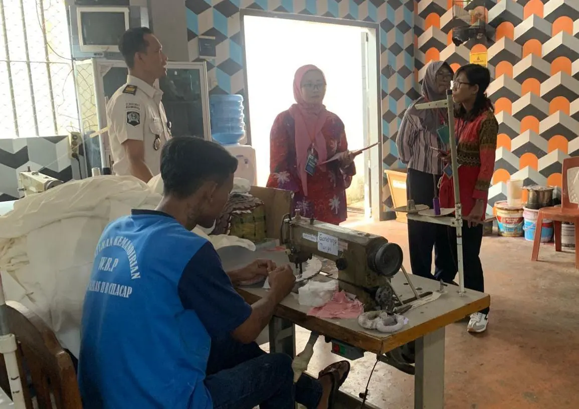 Sentuhan Cilacap yang Tak Pernah Usang: Menjahit Kehidupan dengan Aura
